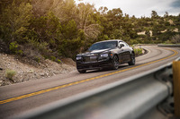 エアサスペンションとパワーステアリングの設定が見直されており、山道が退屈に感じられることはない。