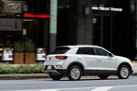 今日では街乗りにSUVを使うユーザーも増え、SUVのデザインもスタイリッシュなものになっている。スマートな「ブリザックVRX3」のデザインは、そうしたクルマや使用シーンにもマッチすることだろう。