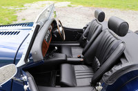 無数に用意されたオプションもモーガンの大きな魅力。例えばダッシュボードの素材は6種類、シートカラーはヤールウッドのレザー素材だけでも16種類用意されており、自分の好みに応じて理想の一台を作ることができる。