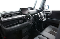 ホンダが「N-BOX」に電動駐車ブレーキを採用　黒いアクセントが目を引く特別仕様車も登場の画像