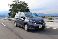 コンパクトミニバン「ホンダ・フリード」の現行モデルも、そろそろ登場から5年半。マイナーチェンジ前の初期型（写真）であれば、かなりの安値で購入することができそうだが……？