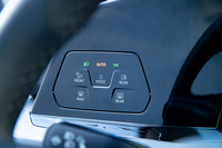 新型「ゴルフ」では、ランプ類やデフロスター、デフォッガーのスイッチも、タッチ式となっている。