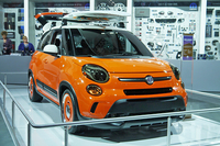 クライスラーの用品開発部門「モパー」が手掛けた「フィアット500」のカスタマイズモデル。
    