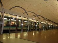 パリ地下鉄、ピラミド駅。