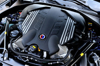 600psと81.6kgmを誇る4.4リッターV8ツインターボユニット。