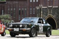 「スプリンタートレノ」は、双子車である「カローラレビン」とともに1972年にデビュー。2代目カローラ／スプリンターのクーペボディに、「セリカ／カリーナ1600GT」用の1.6リッター・ツインカムユニットを移植したホットモデルで、愛好家の間では「TE27」の型式名で呼ばれる。トレノとレビンでは、フロントマスクほか細部が異なるのみで、中身は同一。オーバーフェンダーは標準装備である。