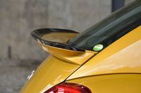 リアには、大型のスポイラーが装着される。