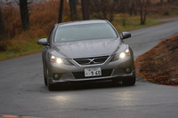 【スペック】250G“Sパッケージ リラックスセレクション”：全長×全幅×全高＝4730×1795×1435mm／ホイールベース＝2850mm／車重＝1530kg／駆動方式＝FR／2.5リッターV6DOHC24バルブ(203ps/6400rpm、24.8kgm/4800rpm)／価格＝293万7500円（テスト車＝334万3850円／HDDナビゲーションシステム＋音声ガイダンス機能付カラーバックガイドモニター＆サイドモニター＝40万6350円）
