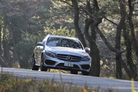 ボディーシェルにおけるアルミ使用率は約50％におよぶ。これに高張力鋼板を組み合わせ、ホワイトボディーは先代比で約75kg軽くなった。