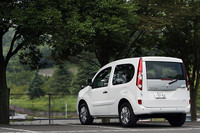 サスペンション形式は、フロントがマクファーソンストラット、リアがトレーリングアーム。タイヤサイズは205/60R16で、試乗車が履いていた銘柄はミシュランのENERGY SAVERだった。
