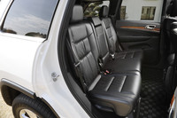 後席ニールームは先代モデルより拡大し、約110mmとなった。