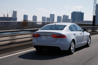 動力性能については、0-100km/h加速が7.1秒、最高速が228km/hと公表されている。