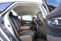 後席の様子。前席同様、基本的にベースモデルの「フーガ」と共通。