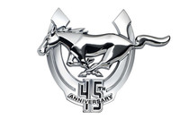 特別仕様車に備わる、「45TH Anniversary」のスペシャル・エンブレム。