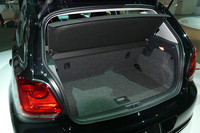 荷室容量は通常状態で280リッターで、先代より10リッター増した。