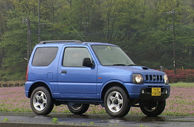 【スペック】全長×全幅×全高＝3395×1475×1715mm/ホイールベース＝2250mm/車重＝990kg/駆動方式＝パートタイム4WD（FR）/0.66リッター直3DOHC12バルブターボ・インタークーラー付き（64ps/6500rpm、10.8kgm/3500rpm）/車両本体価格＝148.5万円（テスト車＝同じ）