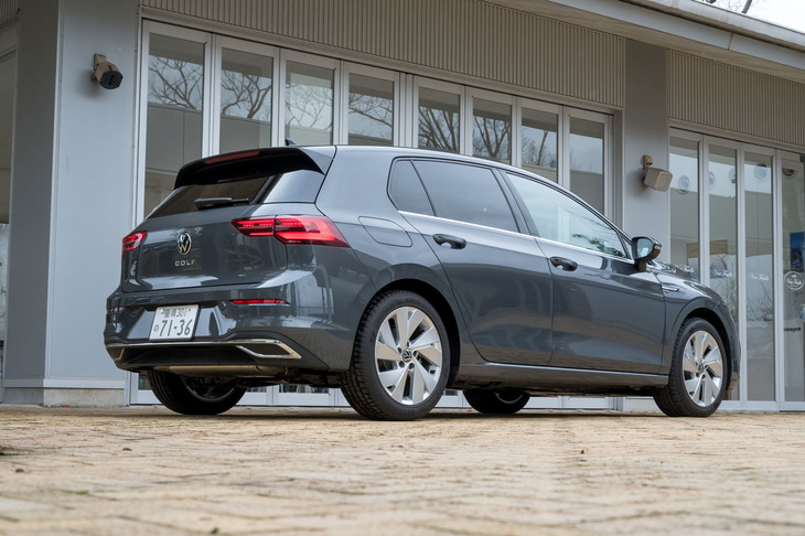 ガソリンモデルに半年遅れて日本に導入された「ゴルフ」のディーゼルモデル「TDI」。本国には115PSの仕様もあるが、日本へは高出力版の150PS仕様のみが導入された。