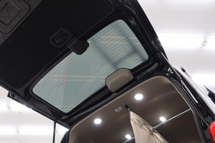 日産ディザスターサポートスペック（バックドアおよび室内灯）