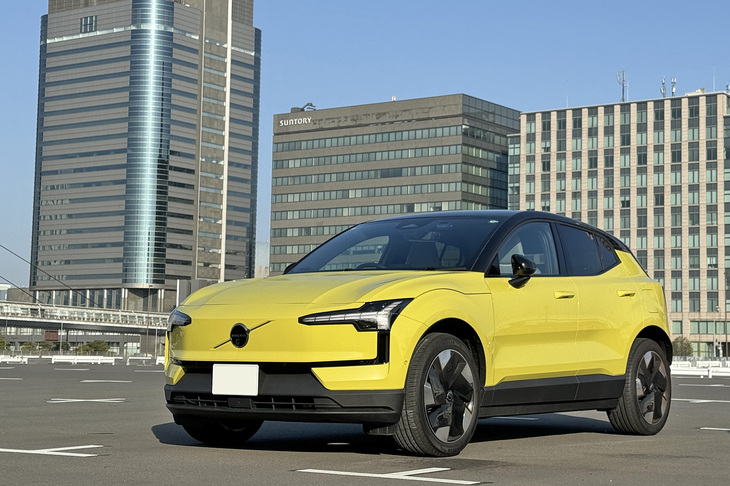 ついに納車された「ボルボEX30ウルトラ シングルモーター エクステンデッドレンジ」。ボディーカラーは「モスイエロー」をチョイス。