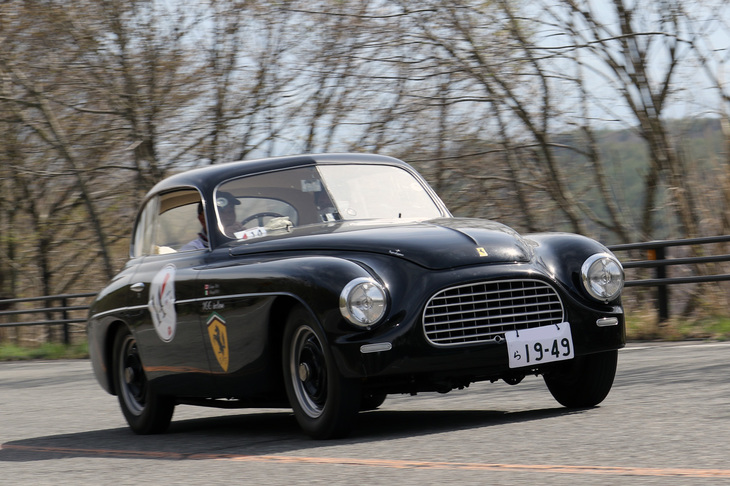 日本に存在する最も古いフェラーリの1台である、トゥーリング製ボディーを持つ1949年「フェラーリ166インター」。2リッターV12エンジンは軽やかで上品なサウンドを響かせていた。