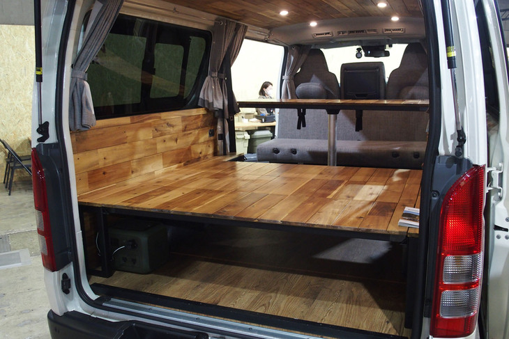 「GMLVAN V-01」の荷室。