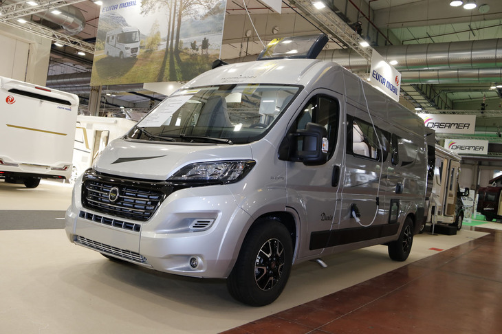 カルマンのキャブコン型キャンピングカー「デイヴィス」も、「ドゥカート」を基にしている。