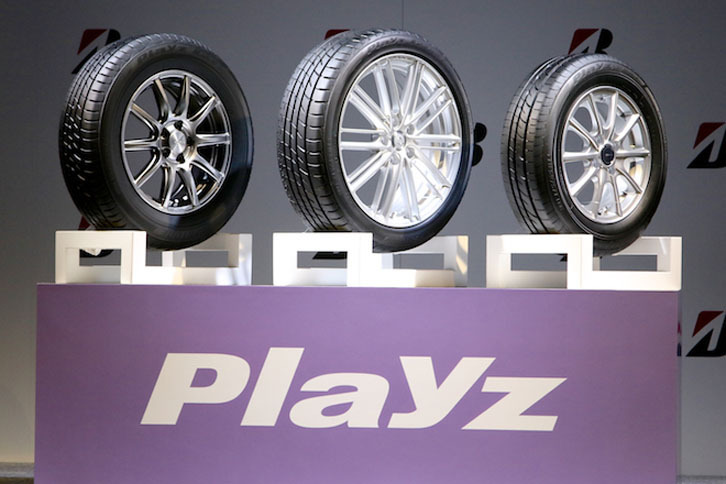 「プレイズPX」シリーズには幅広いラインナップがそろう。「プレイズPX」（左）が40サイズ、「プレイズPX-RV」が35サイズ、「プレイズPX-C」が21サイズ。