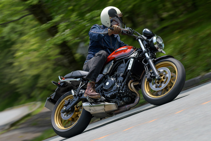 今日では、往年の名車をオマージュしたネオクラシックモデルは多数存在しているが、走りにおいてもその特徴をここまで再現しているのは、カワサキの「RS」シリーズだけ。そんなところも、RSシリーズが支持される理由なのだろう。