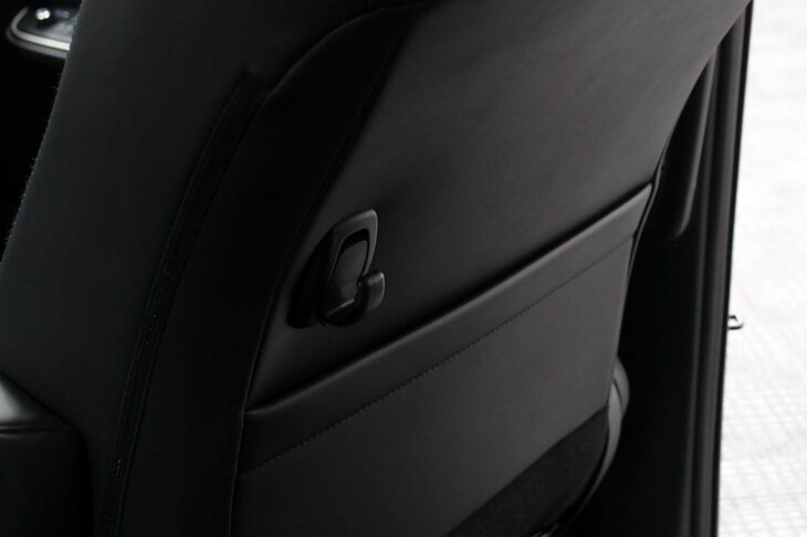 トヨタ・ヴォクシーS-Z＜7人乗り／ハイブリッド車＞（運転席背面のフックおよびシートバックポケット）