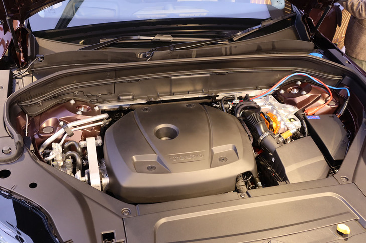 ボルボXC90 T8 AWDプラグインハイブリッド（エンジンルーム）
