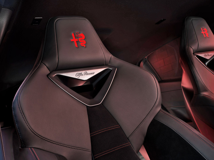 アルファ・ロメオ・ミラノ（フロントシート）