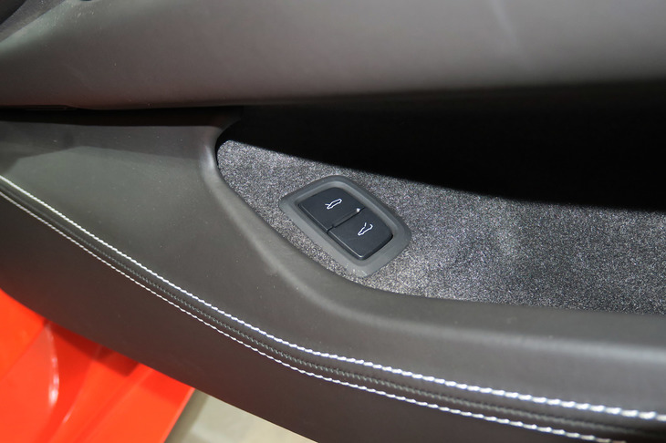 シボレー・コルベット  コンバーチブル 日本仕様プロトタイプ（トランクオープナー）