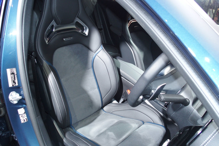 メルセデスAMG A35 4MATICエディション1