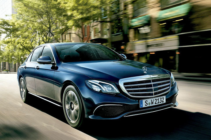 新開発の「エアボディーコントロール」は「E400 4MATICエクスクルーシブ」に標準装備される。