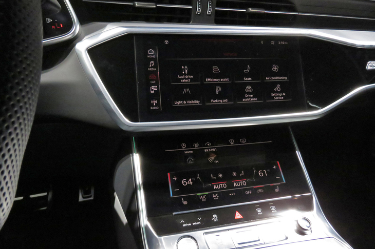 アウディA6（センターディスプレイ）