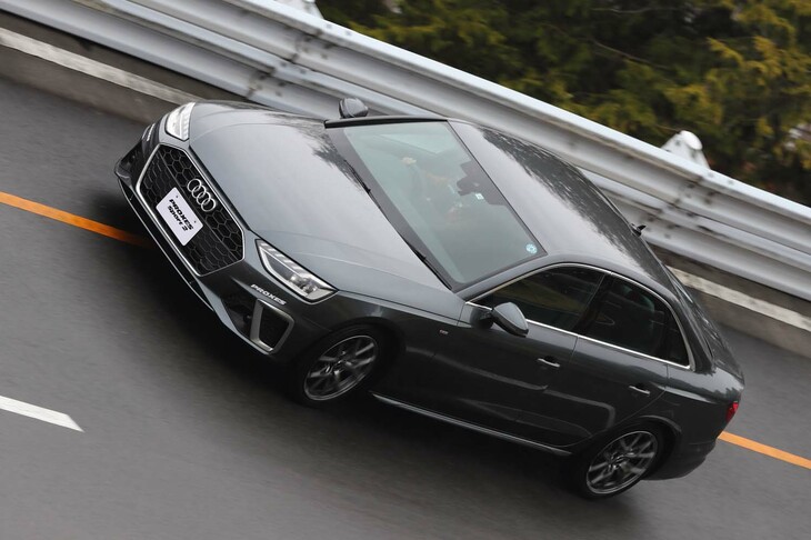 「プロクセス スポーツ2」を履いた「アウディA4」でバンクのある高速周回路へ。直進性の進化が感じられた。