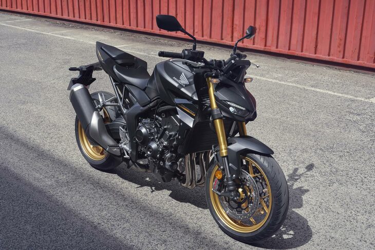 2024年12月に登場した「ホンダCB1000ホーネット」。かつてのホーネットや既存のCBシリーズとは趣の異なる、アグレッシブなストリートファイタースタイルをしている。