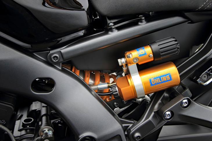 今回の試乗車は上級モデルの「SP」。インナーチューブに摺動性を高めるDLCコーティングを施したKYB製フロントフォークや、オーリンズ製のフルアジャスタブルリアサスペンションを装備している。