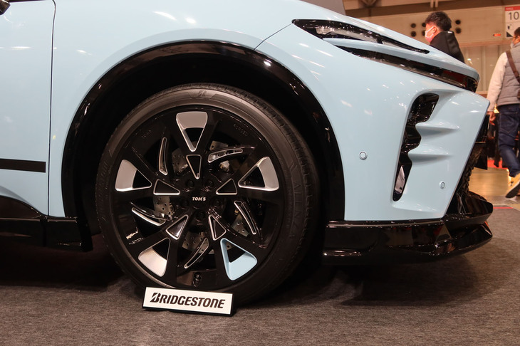 TOM'S クラウン スポーツ