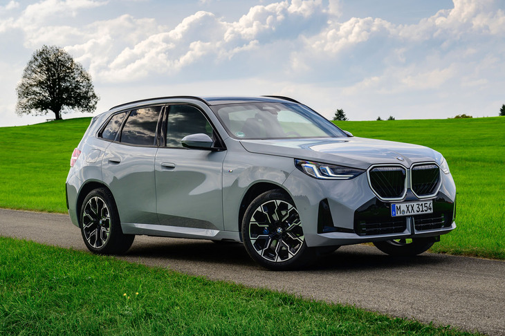 2024年6月に世界初披露された新型「BMW X3」。2003年登場の初代から数えて第4世代にあたる。開発コードは「G45」。