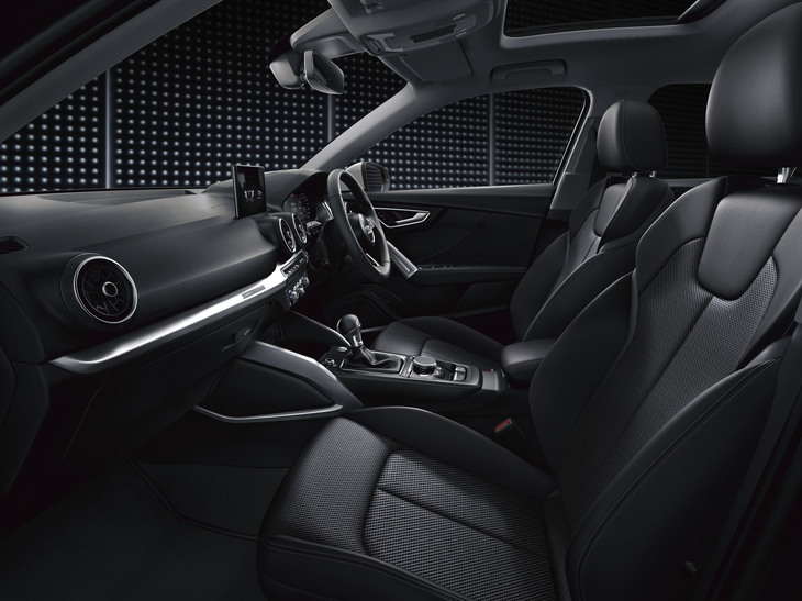 「アウディQ2 ♯ブラックエレガンス」のインテリア。