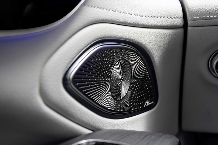 徹底した騒音対策が施されている「EQS」では「Burmesterサラウンドサウンドシステム」の持ち味が最大限に生きる。