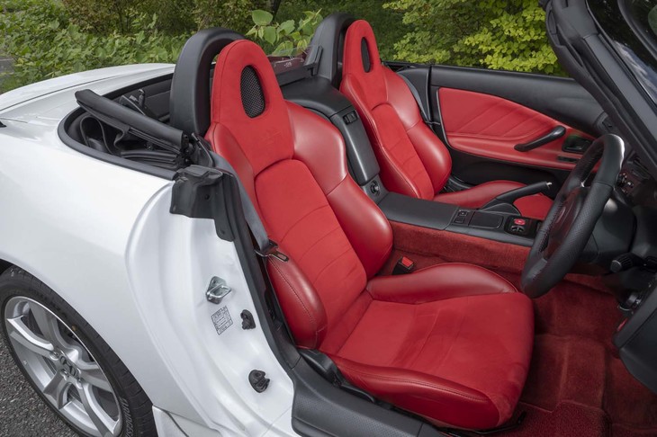 こちらは純正アクセサリーパーツではないが、ホンダアクセスが新たに張り替えたというシート表皮。さすが純正メーカーならではという仕上がりだ。