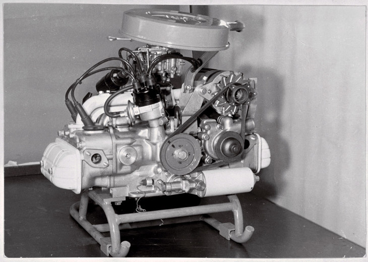 「スバル1000」に搭載されたEA52型エンジン。EA型はEJ型以前のスバルの基幹エンジンで、やはり30年近く活躍し続けた。