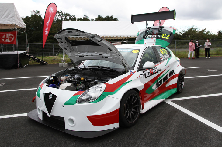特別展示されたレーシング仕様の「ジュリエッタ」。2リッター以下のターボエンジンを積んだFFマシンによるレース「TCRジャパンシリーズ」に参戦中という。