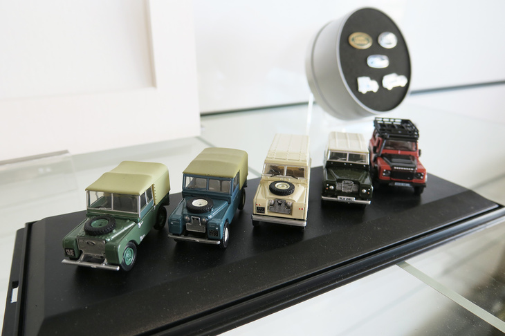 「ランドローバー・ディフェンダー」のミニカー。