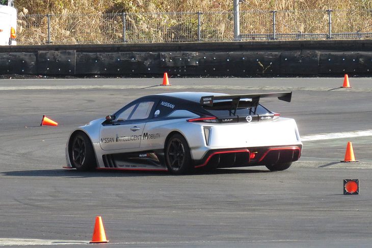 国内最高峰のカテゴリーのレースで活躍する松田選手。「SUPER GTに新しいカテゴリーができると面白いかもしれませんね」と語っていた。