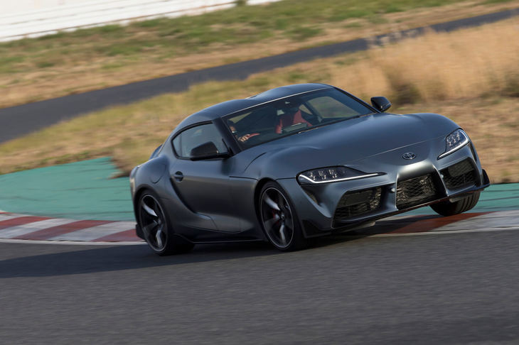 トヨタ・スープラ（ドライビング）