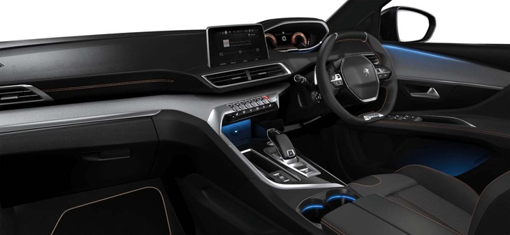 「3008 GT BlueHDiブラックパック」のコックピット周辺部。