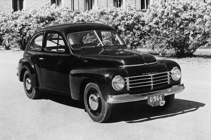 1946年から1958年まで生産された「ボルボPV444」。1953年には3ドアワゴンの「PV445デュエット」も発売された。